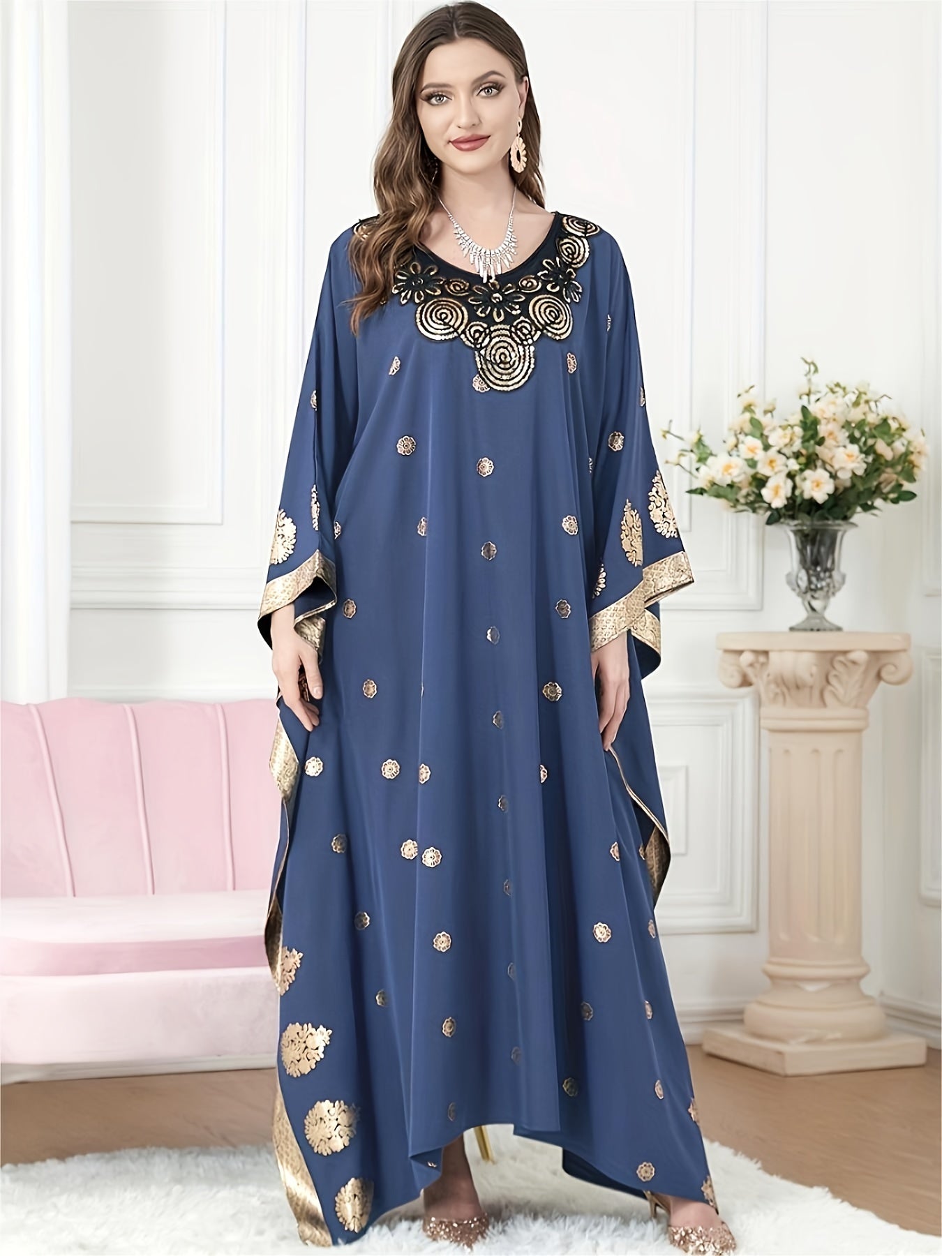 Elegant Maxi Kaftan-klänning med blommönster med gyllene accenter - V-ringad, långärmad, polyester - Maskintvättbar - Perfekt för alla årstider