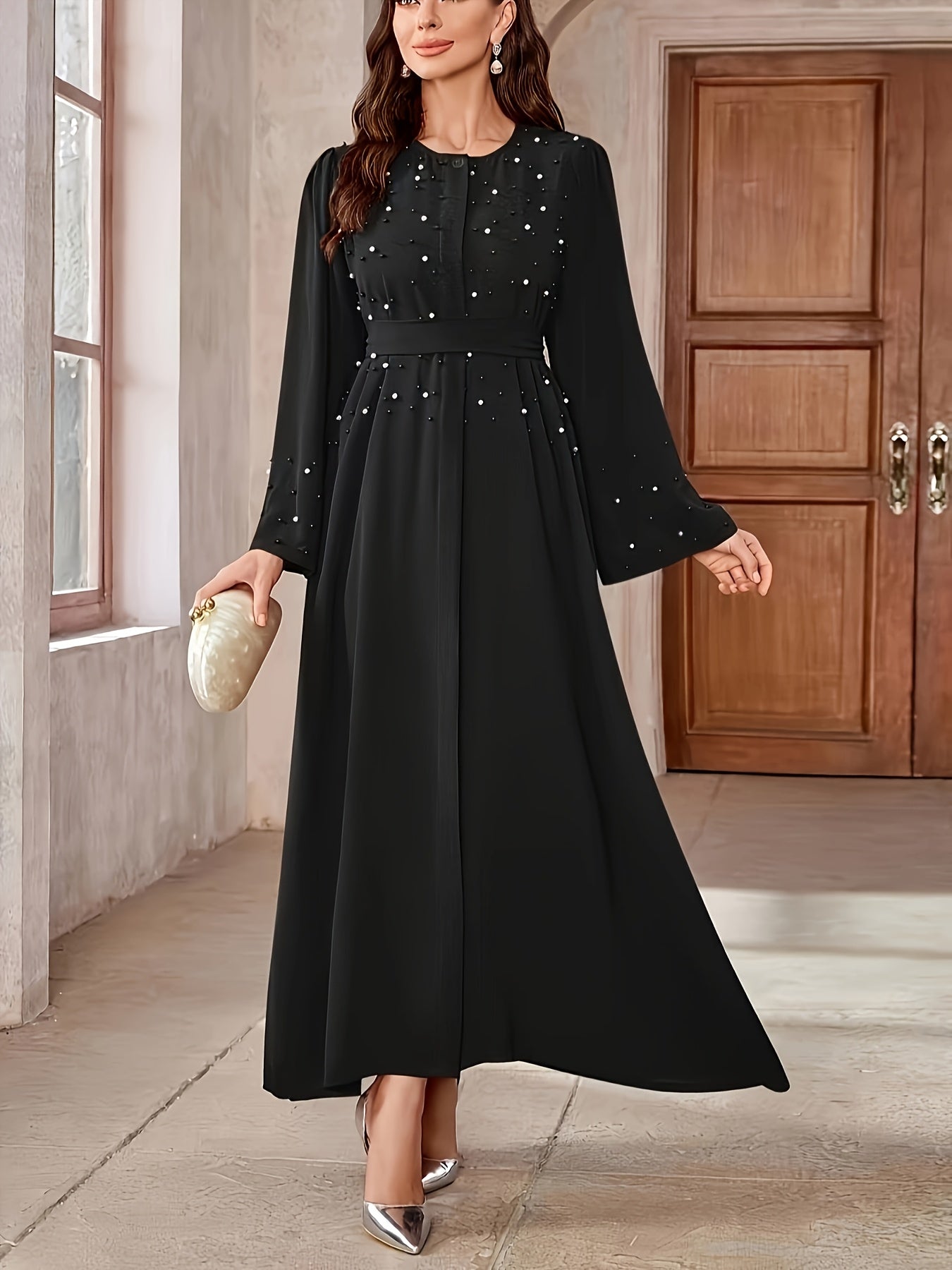 Elegant långlång polyester Abaya med pärldekorationer och bälte, enfärgad, vävt tyg, för alla årstider - Mellanösternstil