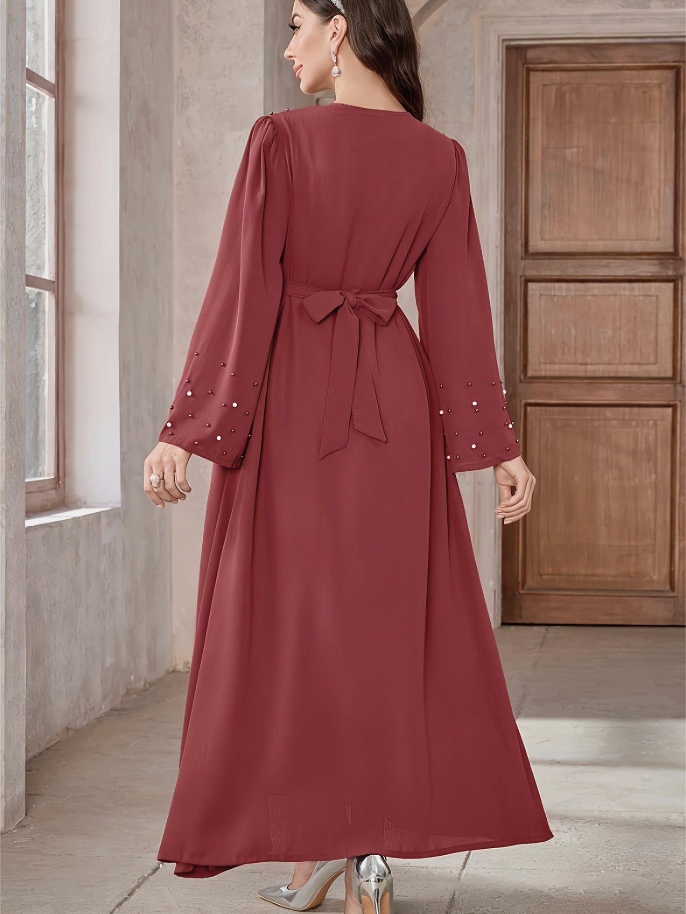 Elegant långlång polyester Abaya med pärldekorationer och bälte, enfärgad, vävt tyg, för alla årstider - Mellanösternstil